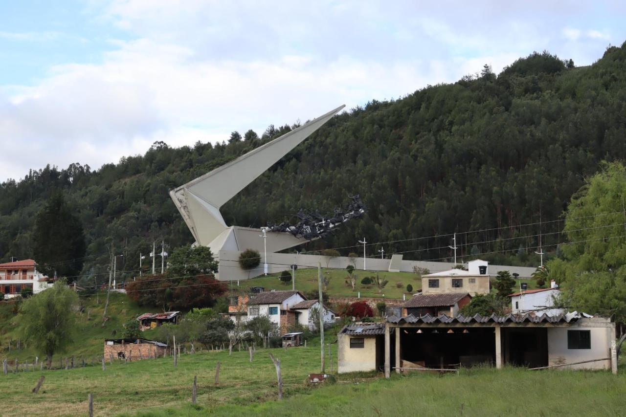 Hotel Lancers - Pantano De Vargas Paipa Boyaca ภายนอก รูปภาพ